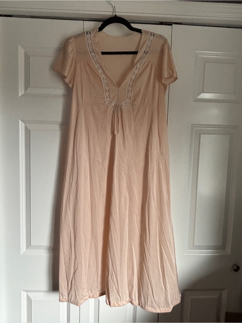 70s VTG Peach Lace-Trim Maxi Nightgown